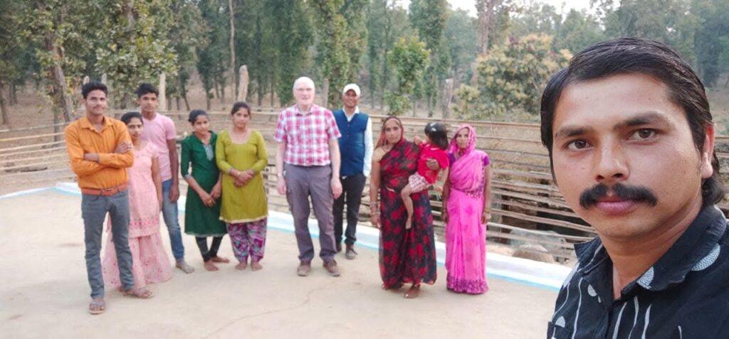 Local villagers of Bandhavgarh welcoming visitors